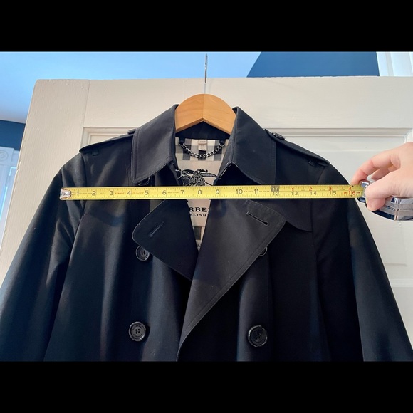 Burberry Trench Coat - Sandringham - Medium Length - Picture 12 of 13